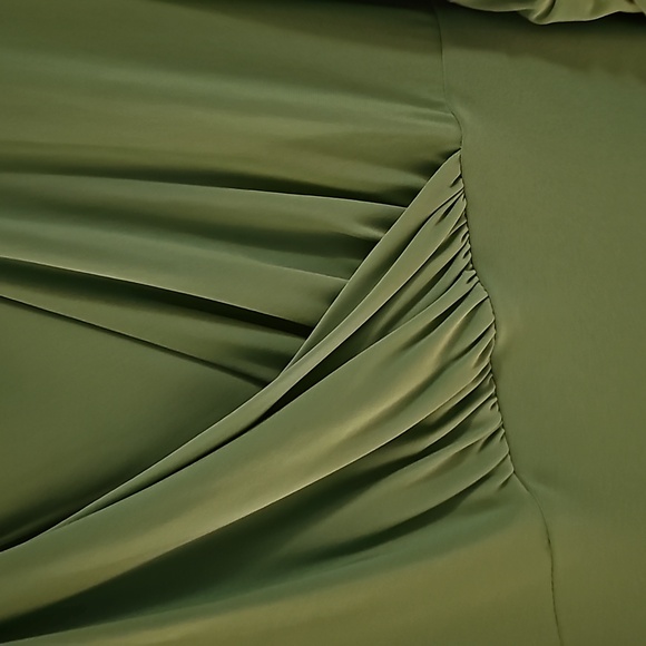 Green Sleeveless Dress - Picture 3 of 7